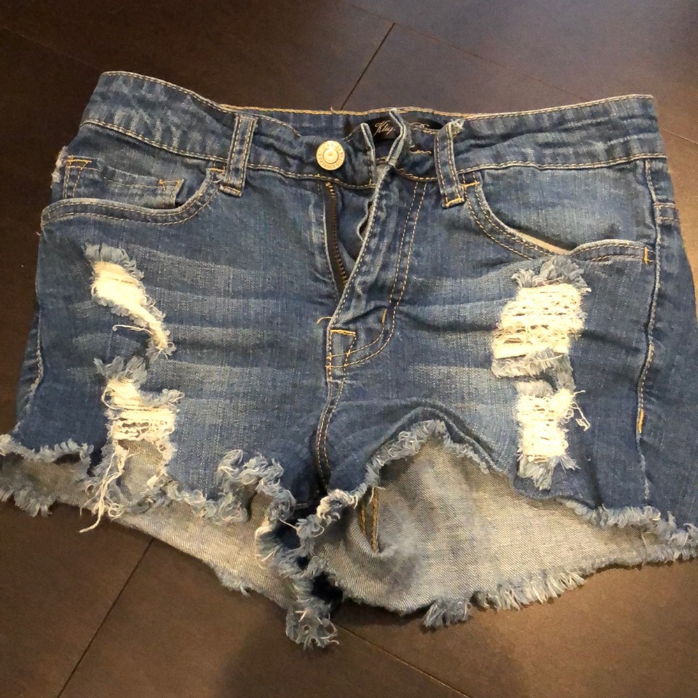 Distressed high waisted shorts. Tight